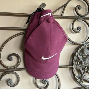 Nike women’s maroon hat